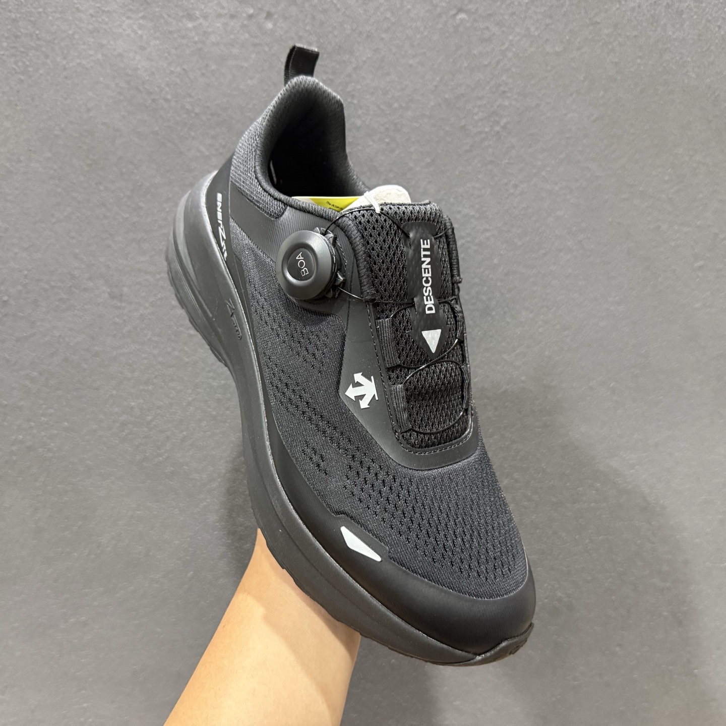 DESCENTE迪桑特 LAVITATE TRAIL WIRE 3.0 时尚休闲运动覆盖防水男子越野跑鞋 DESCENTE迪桑特 LAVITATE TRAIL WIRE 3.0 时尚休闲运动覆盖防水男子越野跑鞋