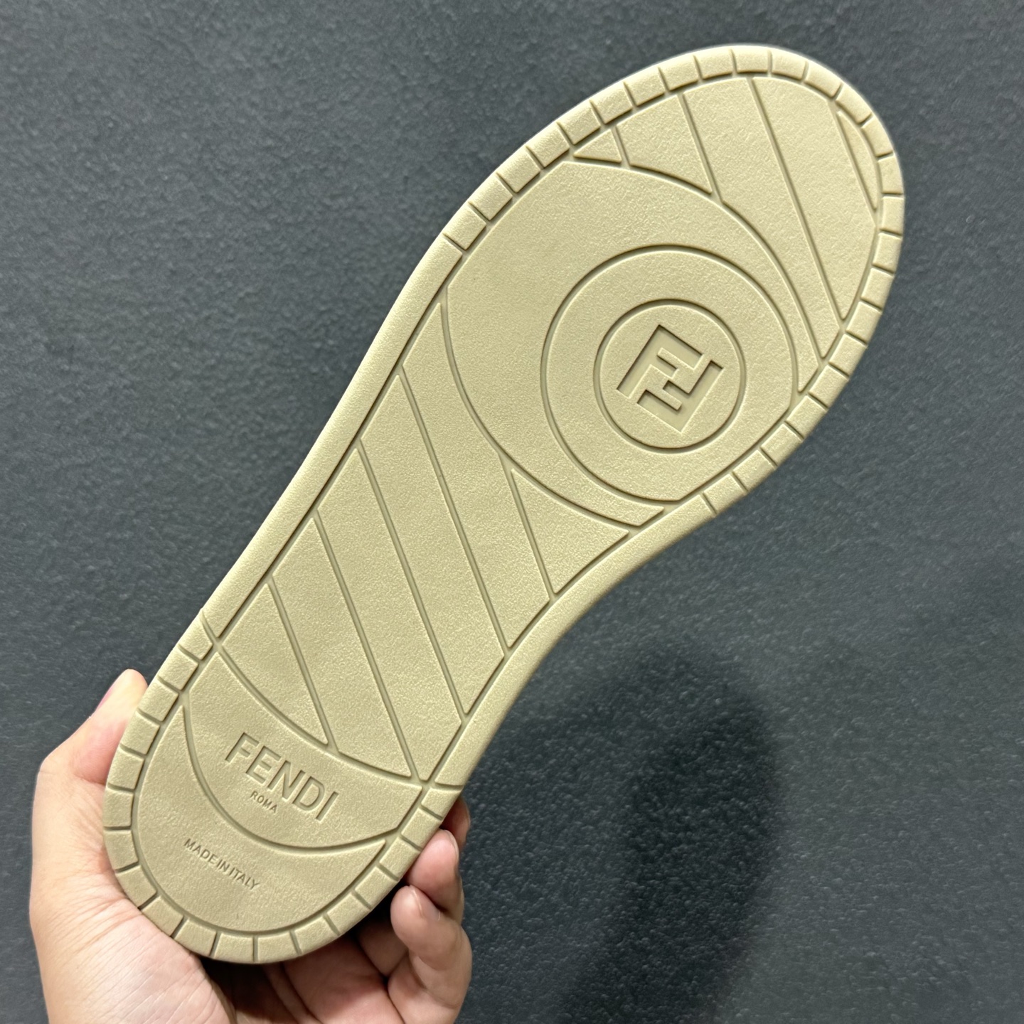 广东高端品质 FENDI芬迪 Match 圆头厚底 低帮板鞋 Fendi芬迪休闲鞋