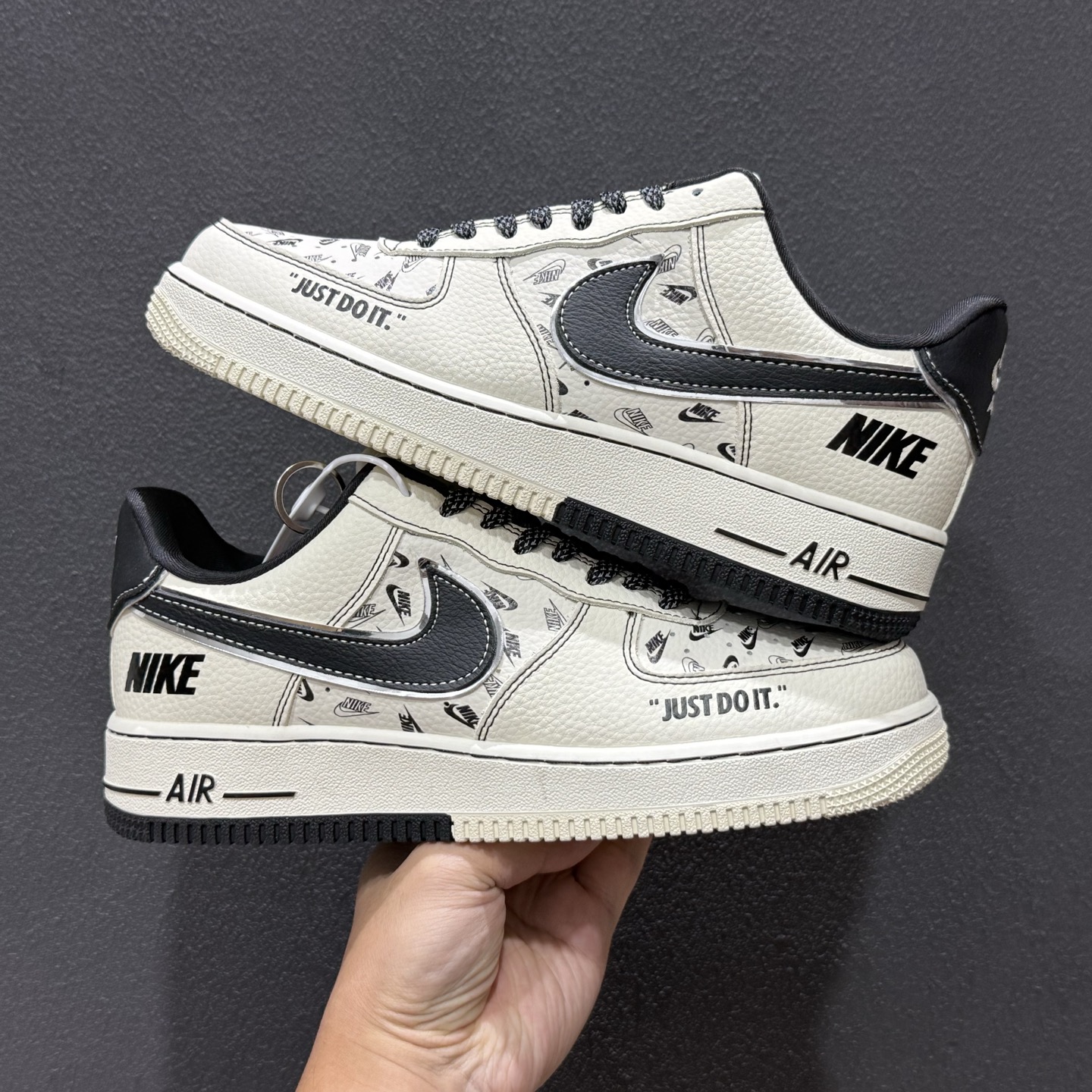 NIke Air Force 1 '07 Low “NIKE银-米黑印花”空军一号 低帮 运动鞋 DF0188-109 NIke Air Force 1 '07 Low “NIKE银-米黑印花”空军一号 低帮 运动鞋 DF0188-109
