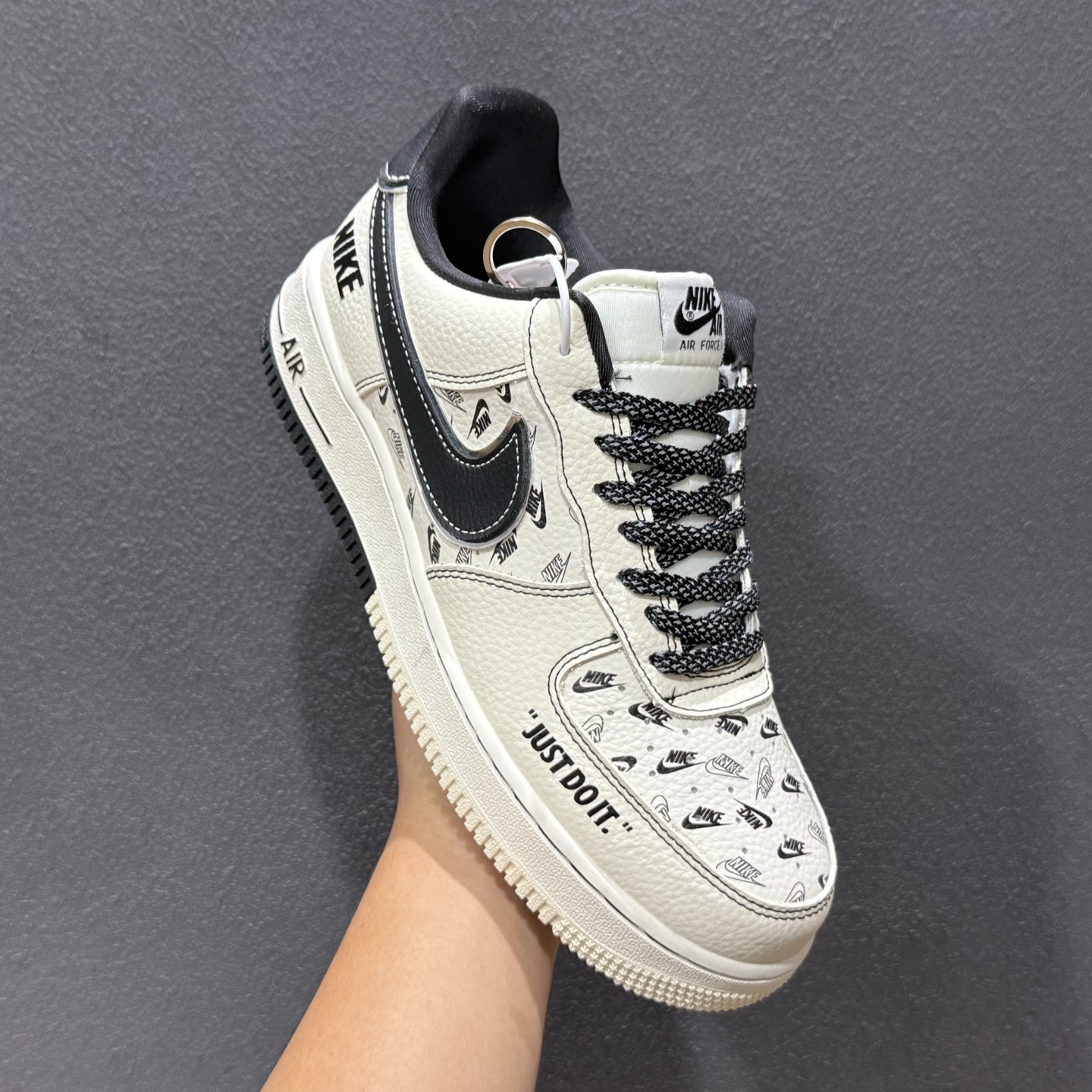 NIke Air Force 1 '07 Low “NIKE银-米黑印花”空军一号 低帮 运动鞋 DF0188-109 NIke Air Force 1 '07 Low “NIKE银-米黑印花”空军一号 低帮 运动鞋 DF0188-109