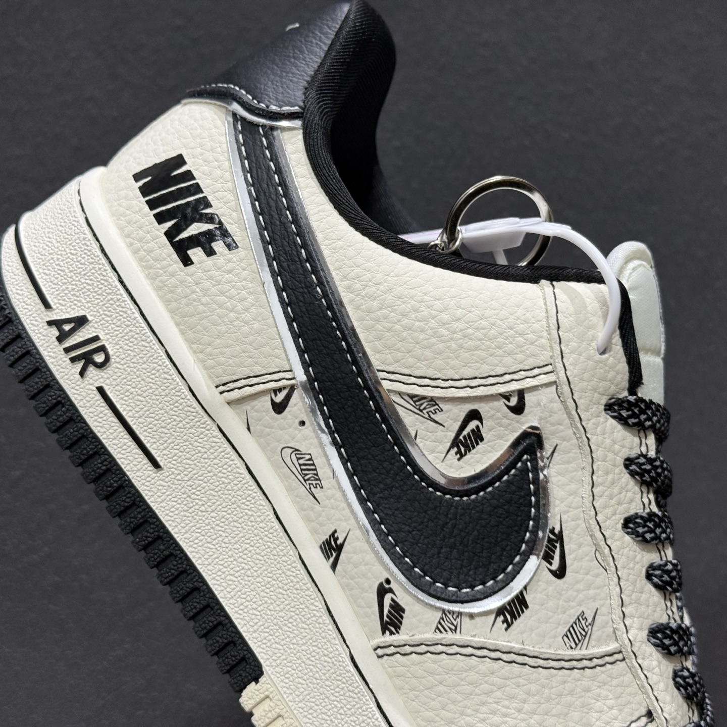 NIke Air Force 1 '07 Low “NIKE银-米黑印花”空军一号 低帮 运动鞋 DF0188-109 NIke Air Force 1 '07 Low “NIKE银-米黑印花”空军一号 低帮 运动鞋 DF0188-109