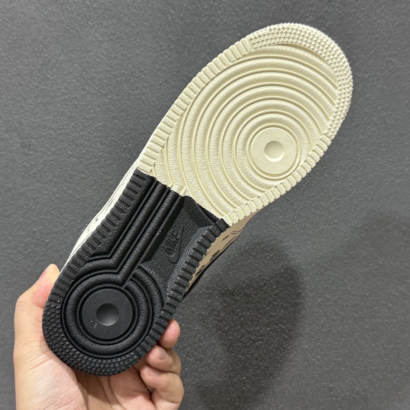 NIke Air Force 1 '07 Low “NIKE银-米黑印花”空军一号 低帮 运动鞋 DF0188-109 NIke Air Force 1 '07 Low “NIKE银-米黑印花”空军一号 低帮 运动鞋 DF0188-109