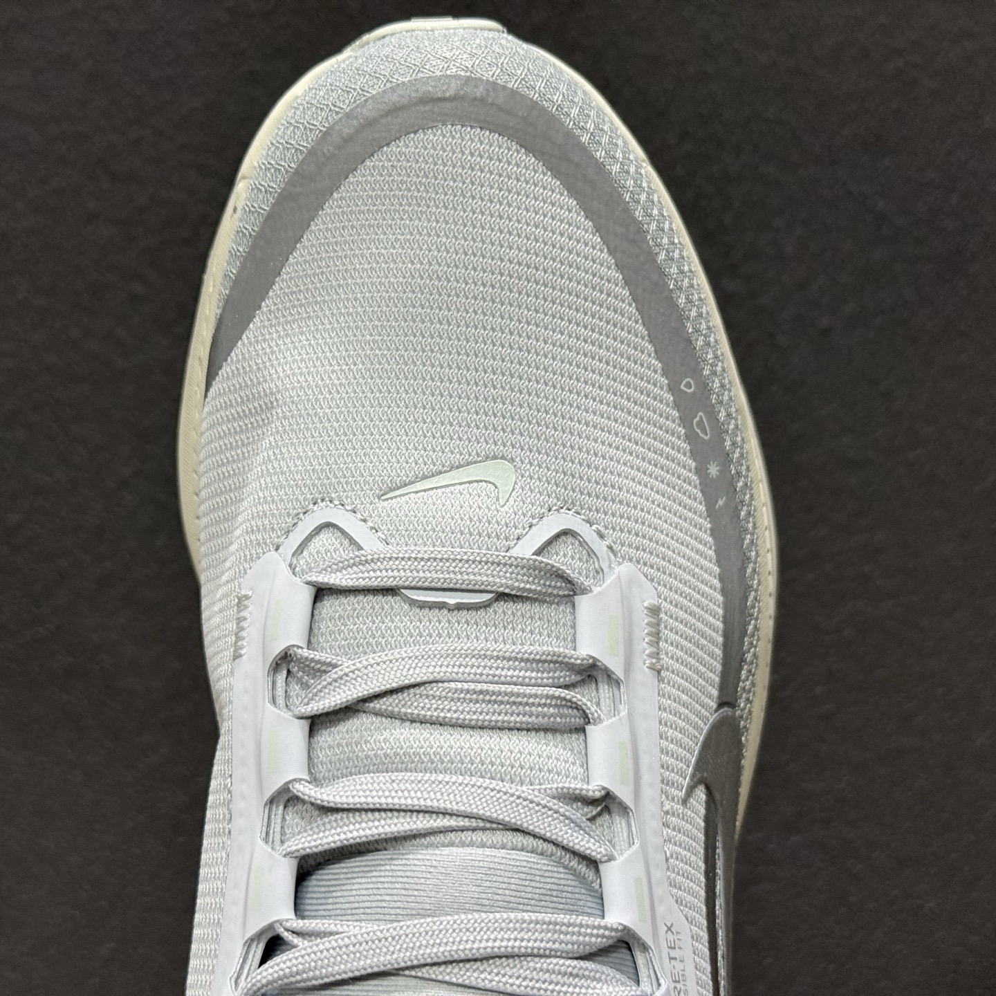 Nike Air Zoom Vomero 18X 运动跑鞋 HM2519-001 Nike Air Zoom Vomero 18X 运动跑鞋 HM2519-001