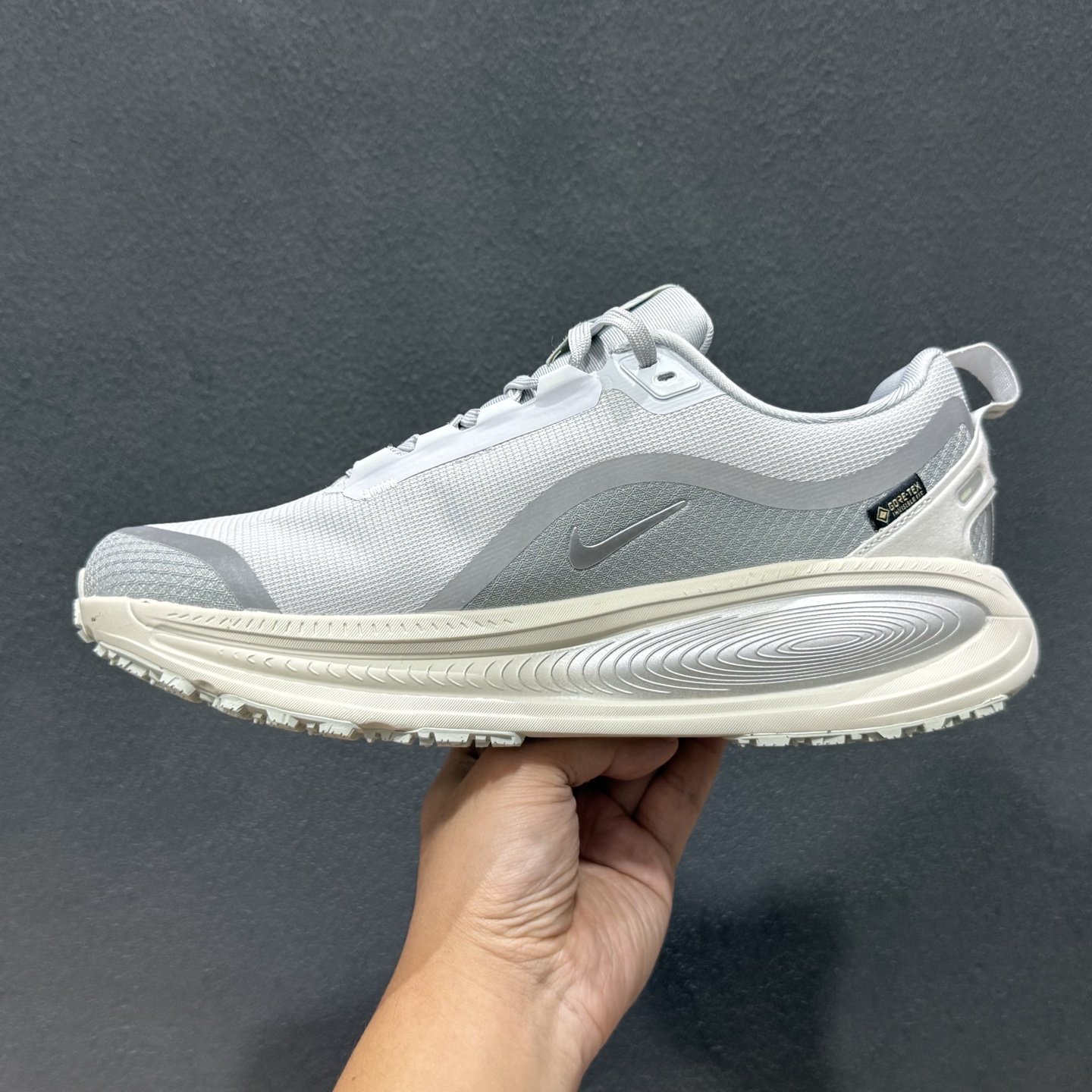 Nike Air Zoom Vomero 18X 运动跑鞋 HM2519-001 Nike Air Zoom Vomero 18X 运动跑鞋 HM2519-001