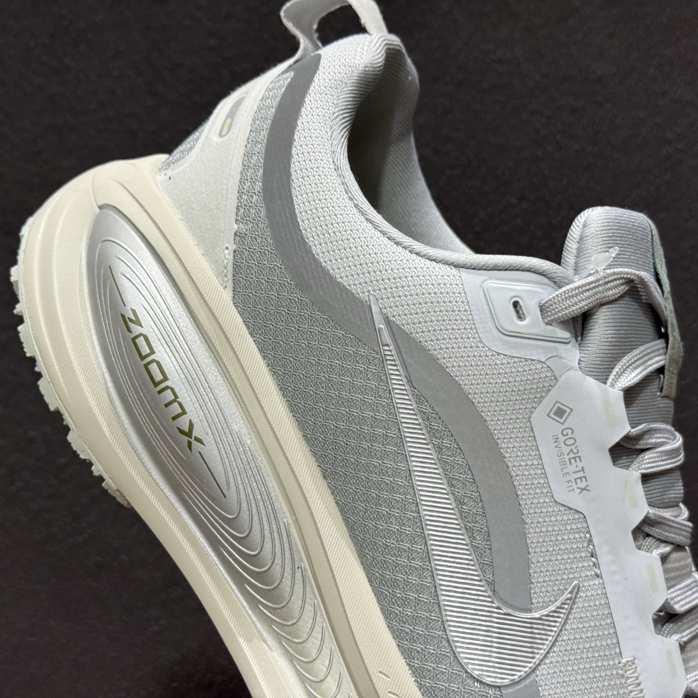 Nike Air Zoom Vomero 18X 运动跑鞋 HM2519-001 Nike Air Zoom Vomero 18X 运动跑鞋 HM2519-001