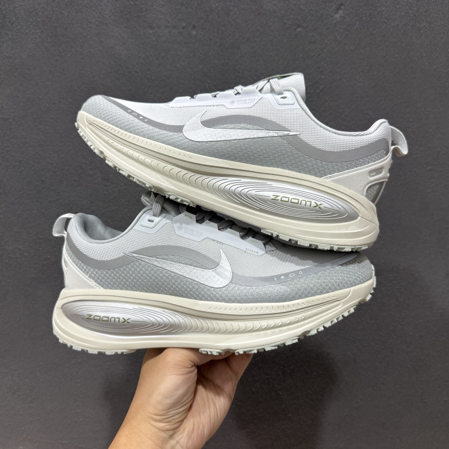 Nike Air Zoom Vomero 18X 运动跑鞋 HM2519-001 Nike Air Zoom Vomero 18X 运动跑鞋 HM2519-001