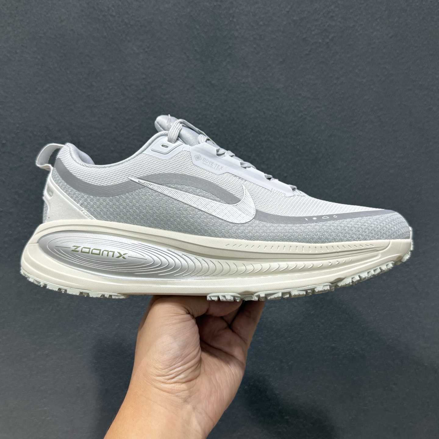 Nike Air Zoom Vomero 18X 运动跑鞋 HM2519-001 Nike Air Zoom Vomero 18X 运动跑鞋 HM2519-001