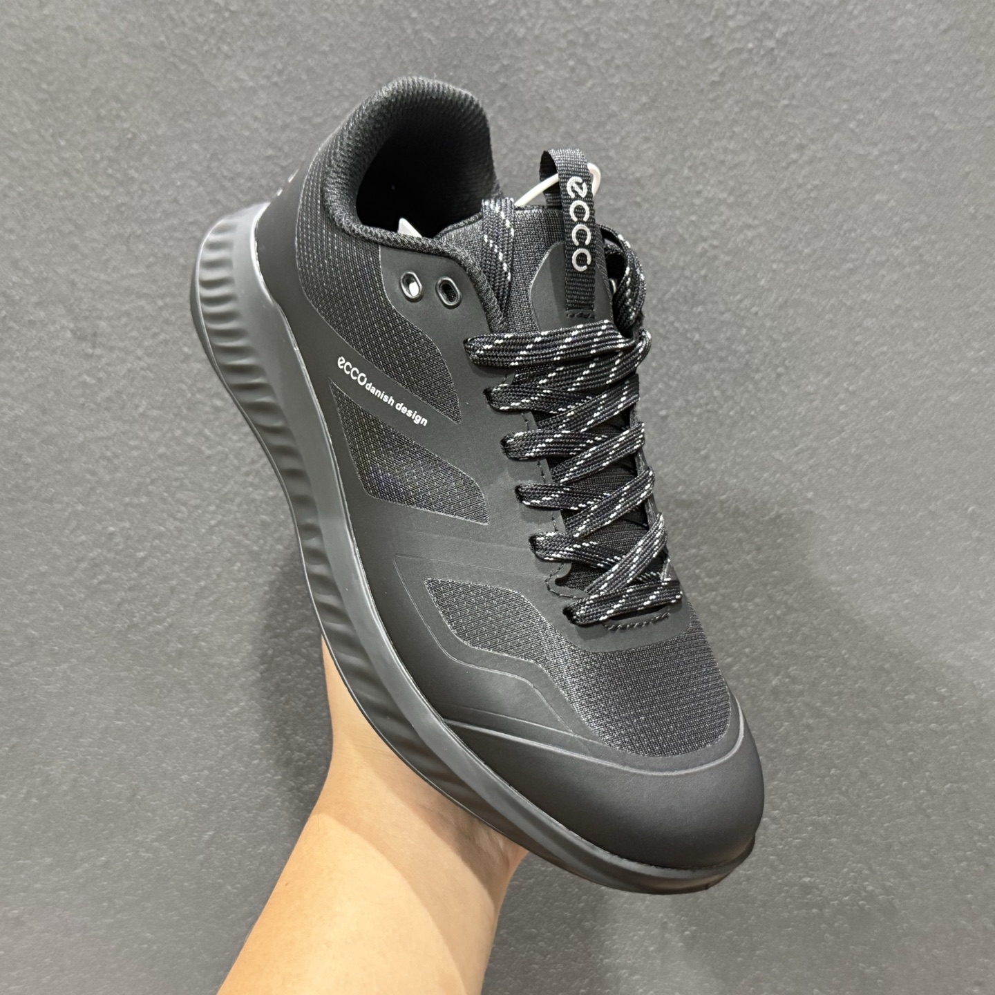 ECCO爱步男士运动鞋 真皮免系带百搭健身鞋 ECCO爱步男士运动鞋 真皮免系带百搭健身鞋