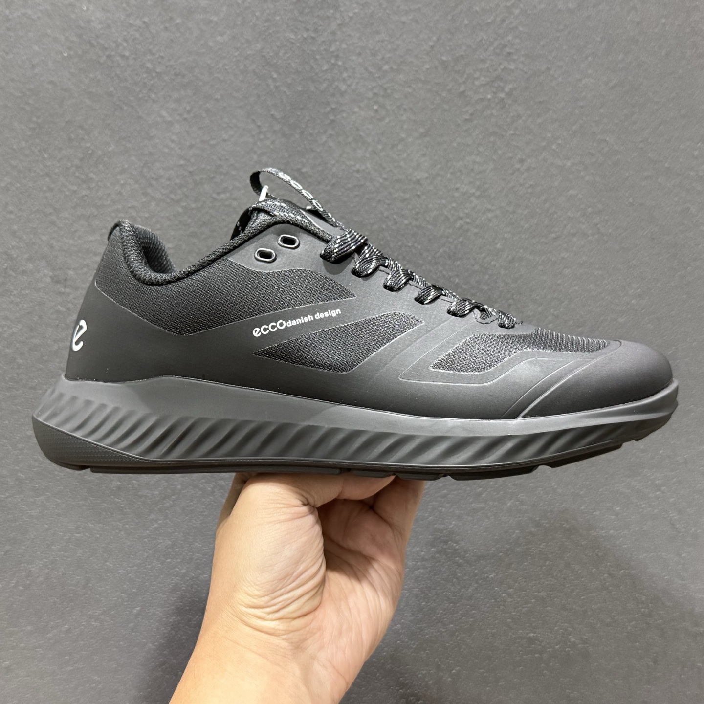 ECCO爱步男士运动鞋 真皮免系带百搭健身鞋 ECCO爱步男士运动鞋 真皮免系带百搭健身鞋