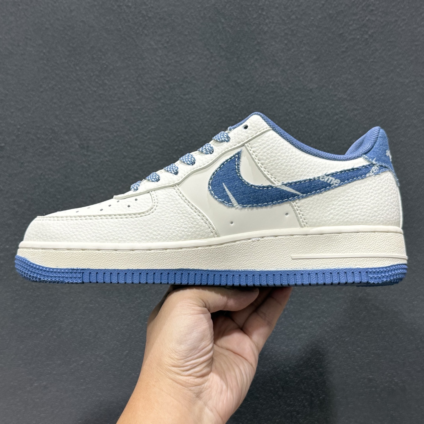 Nike Air Force 1 '07 Low “Supreme联名——牛仔米蓝四勾”空军一号 高端定制 QW5606-263 Nike Air Force 1 '07 Low “Supreme联名——牛仔米蓝四勾”空军一号 高端定制 QW5606-263