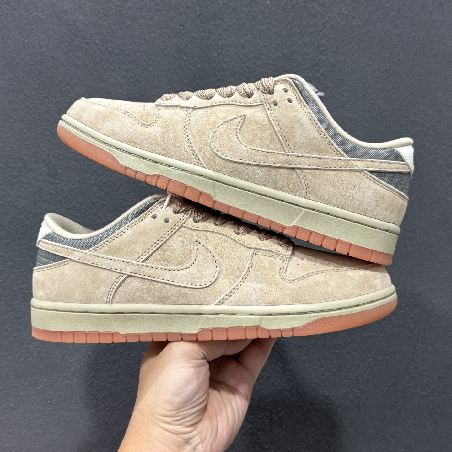 Nike Dunk SB Low 橄榄绿 此款以简约大方的造型设计 HJ0367-200