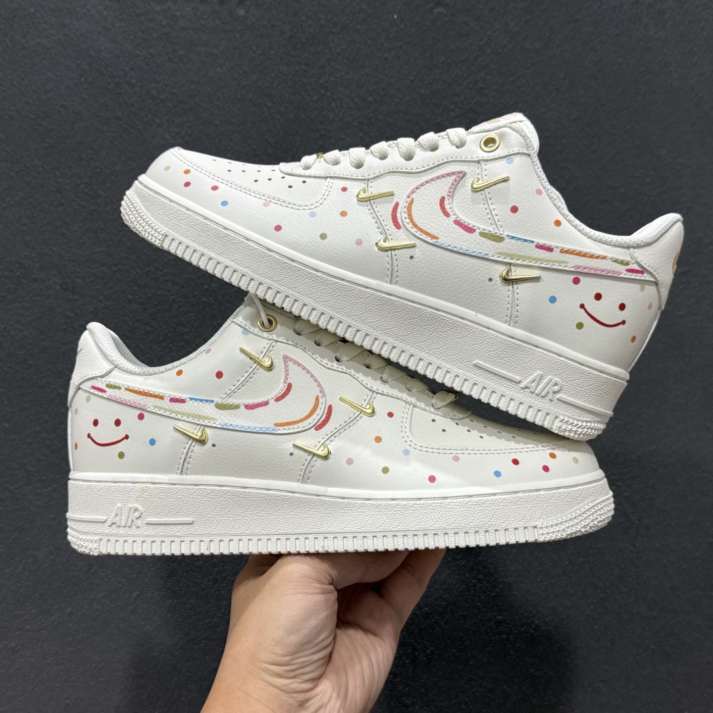 爆款定制 二次元主题 Nike Air Force 1 Low’07 四勾彩喷 空军一号低帮休闲板鞋 ZH0316-151 爆款定制 二次元主题 Nike Air Force 1 Low’07 四勾彩喷 空军一号低帮休闲板鞋 ZH0316-151