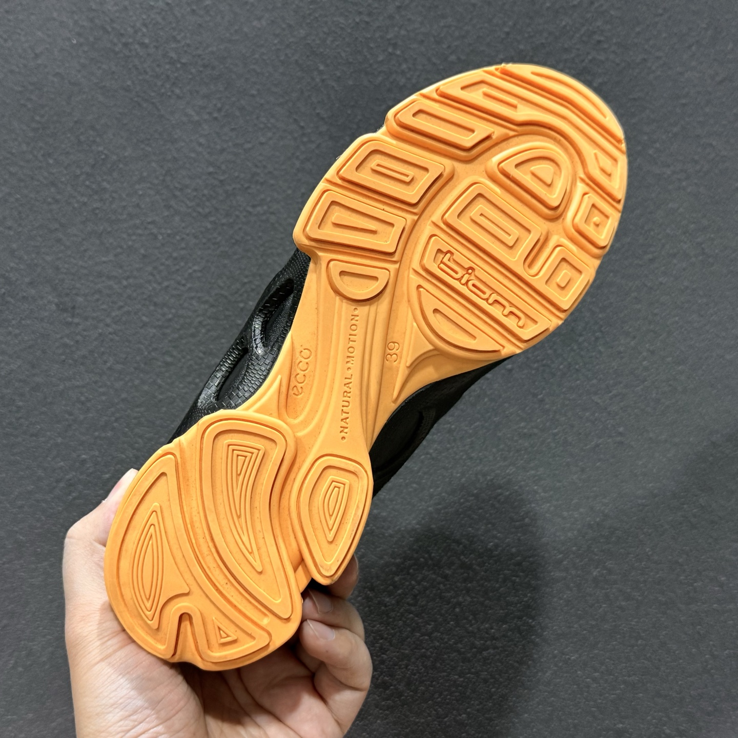 2025Ss秋冬新款天猫同款Ecco/爱步 15周年高帮经典BIOM 2025Ss秋冬新款天猫同款Ecco/爱步 15周年高帮经典BIOM