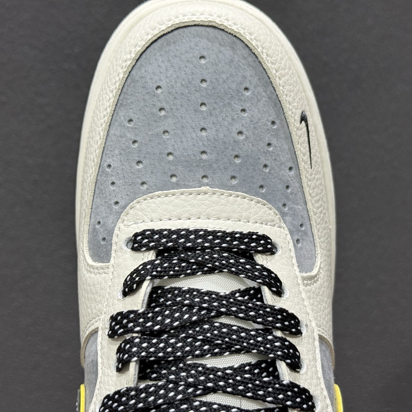 Nike Air Force 1 Low KAWS联名 SY1388-013 Nike Air Force 1 Low KAWS联名 SY1388-013