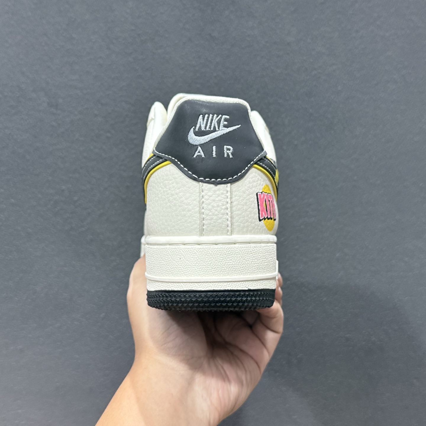 Nike Air Force 1 Low KAWS联名 SY1388-013 Nike Air Force 1 Low KAWS联名 SY1388-013