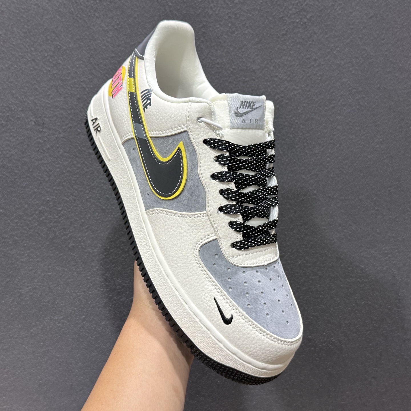 Nike Air Force 1 Low KAWS联名 SY1388-013 Nike Air Force 1 Low KAWS联名 SY1388-013