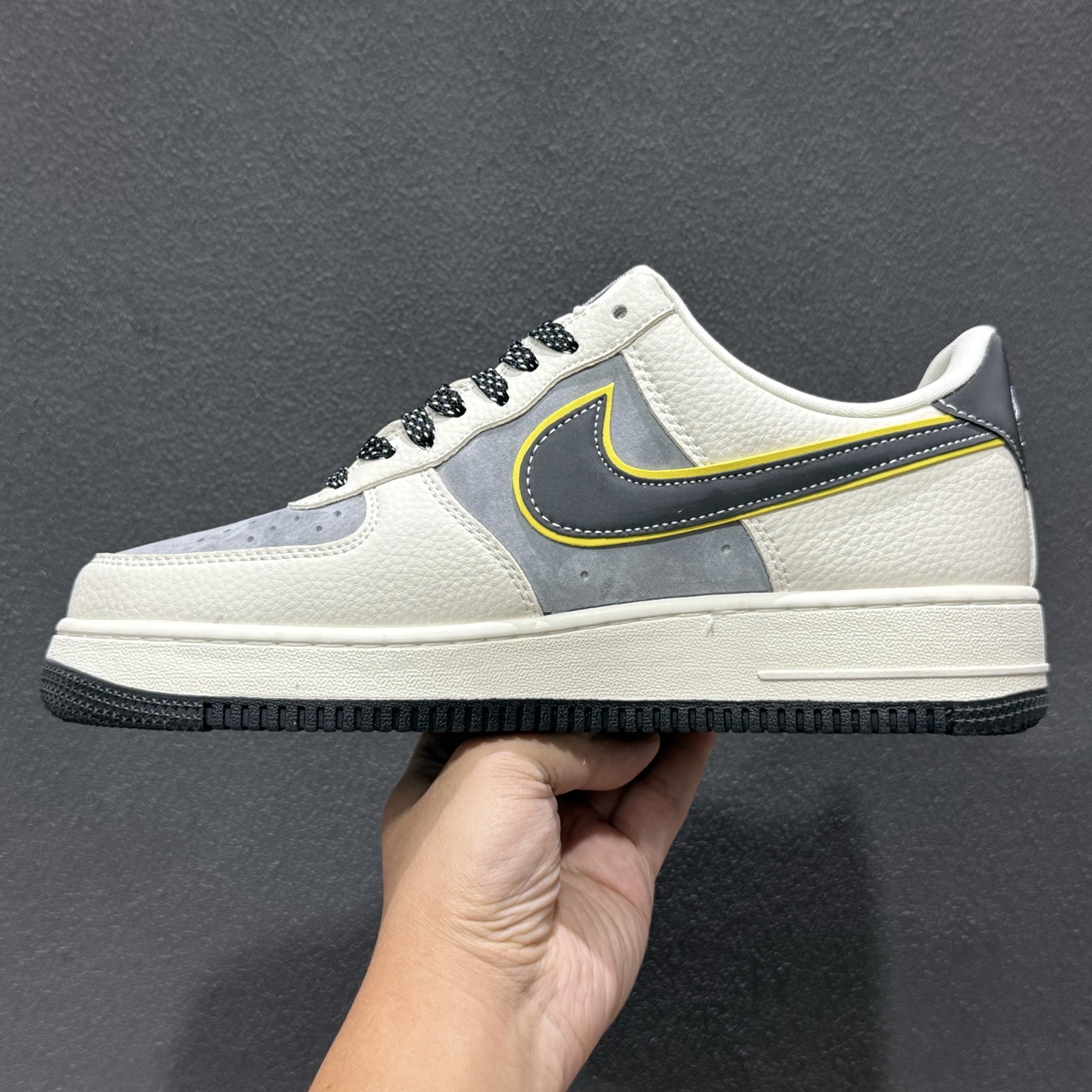 Nike Air Force 1 Low KAWS联名 SY1388-013 Nike Air Force 1 Low KAWS联名 SY1388-013