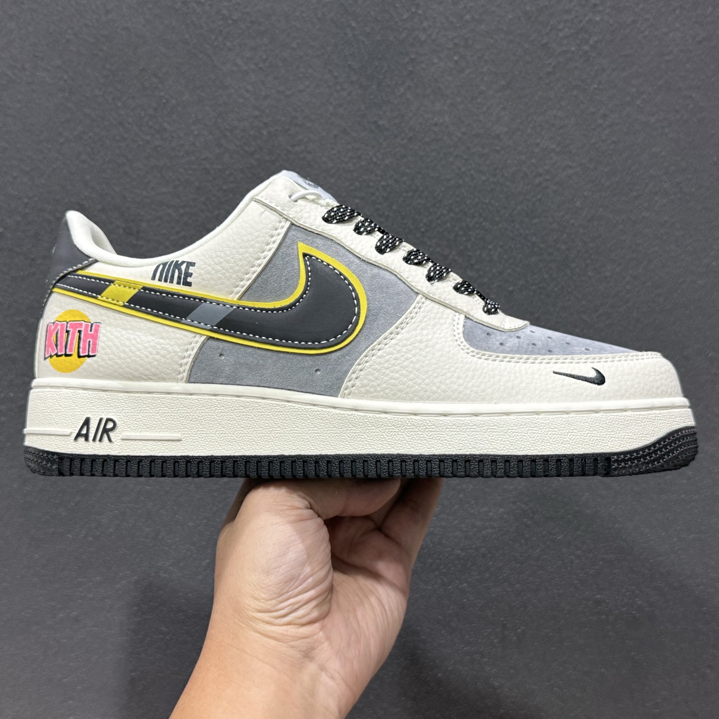 Nike Air Force 1 Low KAWS联名 SY1388-013 Nike Air Force 1 Low KAWS联名 SY1388-013