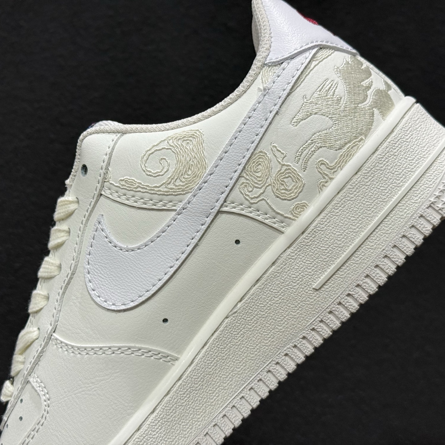 Nike Air Force 1'07 Low 马年限定 空军一号低帮休闲板鞋 IQ1119-011 Nike Air Force 1'07 Low 马年限定 空军一号低帮休闲板鞋 IQ1119-011