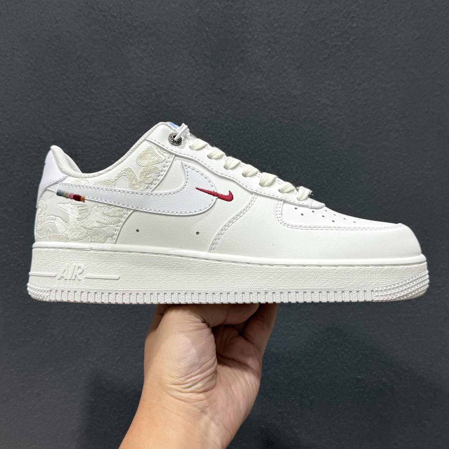 Nike Air Force 1’07 Low 马年限定 空军一号低帮休闲板鞋 IQ1119-011 Nike Air Force 1’07 Low 马年限定 空军一号低帮休闲板鞋 IQ1119-011