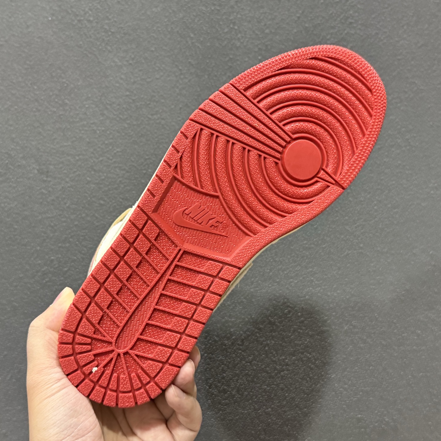 Air Jordan AJ1 High WMNS 米橙 DB4612-100