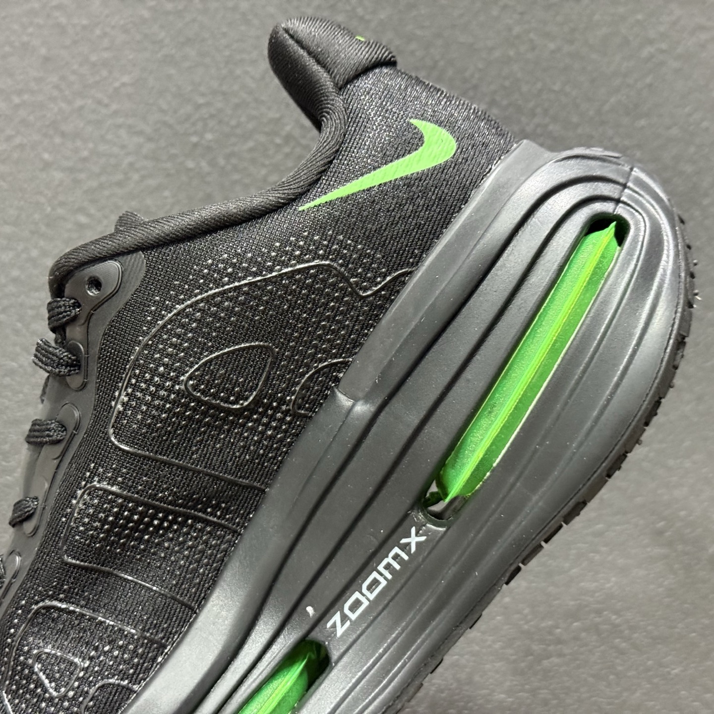 Nike ZOOM PREMIUM 耐克 飞马 舒适减震防滑 低帮跑步鞋 FN8453-006 Nike ZOOM PREMIUM 耐克 飞马 舒适减震防滑 低帮跑步鞋 FN8453-006