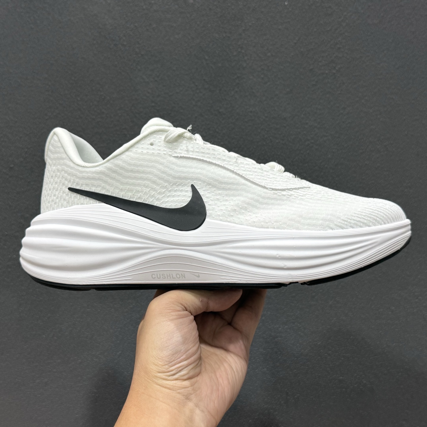 Nike Zoom VOMERO 耐克 舒适减震防滑 低帮跑步鞋全掌ReactX泡绵中底 YC2661-001
