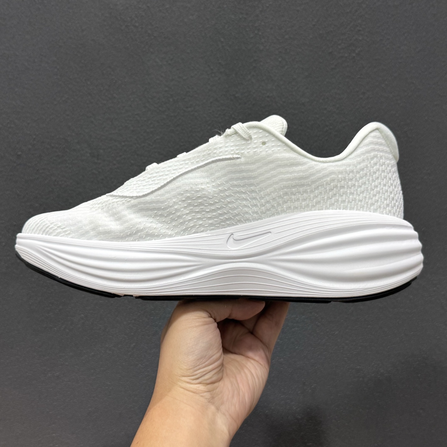 Nike Zoom VOMERO 耐克 舒适减震防滑 低帮跑步鞋全掌ReactX泡绵中底 YC2661-001