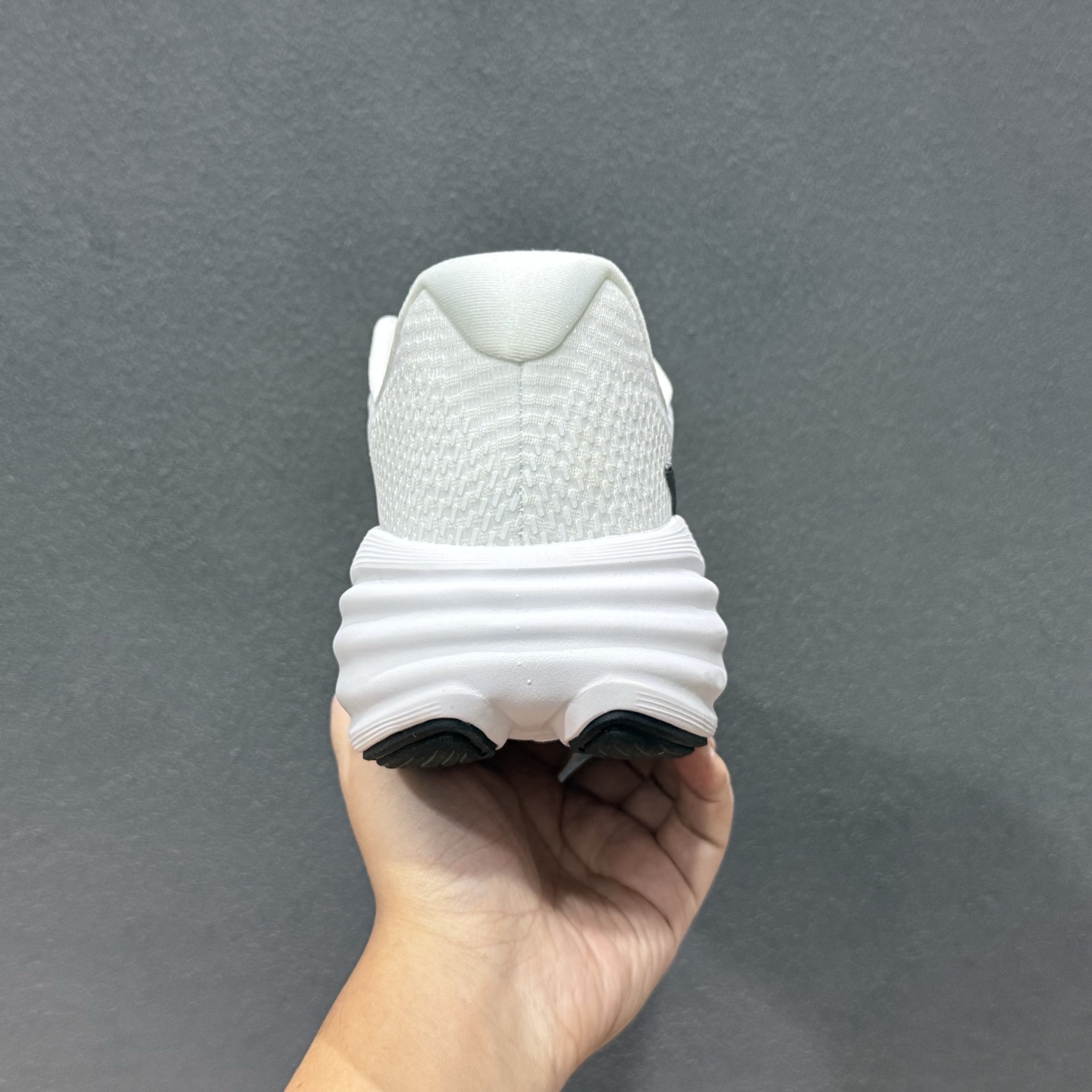 Nike Zoom VOMERO 耐克 舒适减震防滑 低帮跑步鞋全掌ReactX泡绵中底 YC2661-001