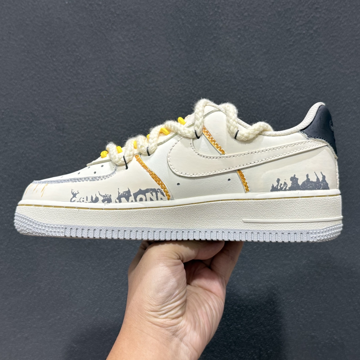 （39-45） 手绘涂鸦“涂鸦白皮书”Nike Air Force 1 “Graffiti White Paper”空军一号定制板鞋 DB3301-101
