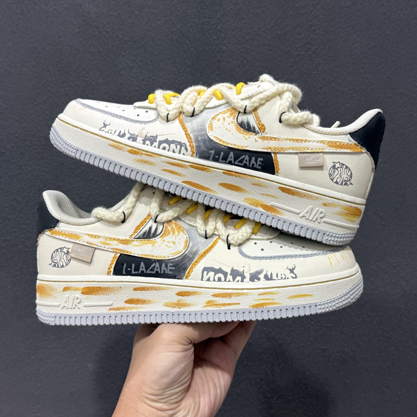 （39-45） 手绘涂鸦“涂鸦白皮书”Nike Air Force 1 “Graffiti White Paper”空军一号定制板鞋 DB3301-101