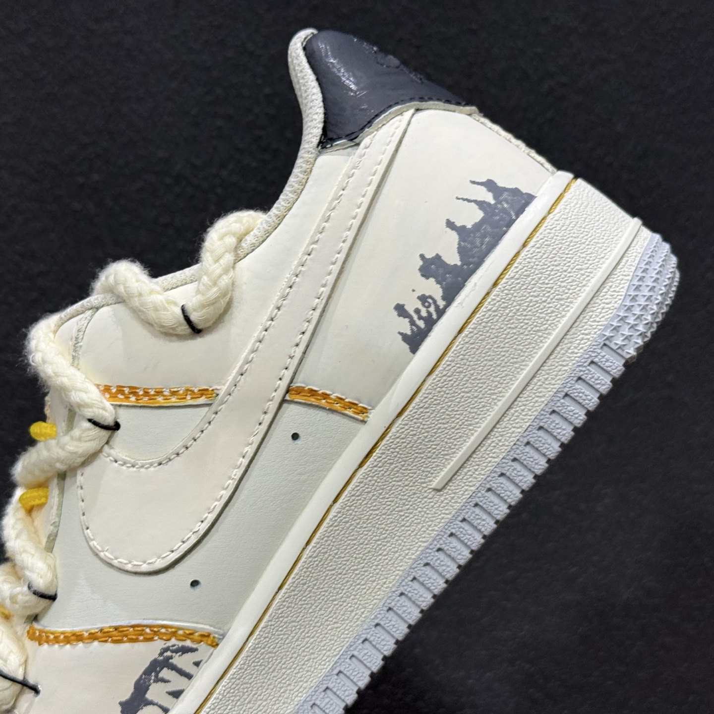 （39-45） 手绘涂鸦“涂鸦白皮书”Nike Air Force 1 “Graffiti White Paper”空军一号定制板鞋 DB3301-101