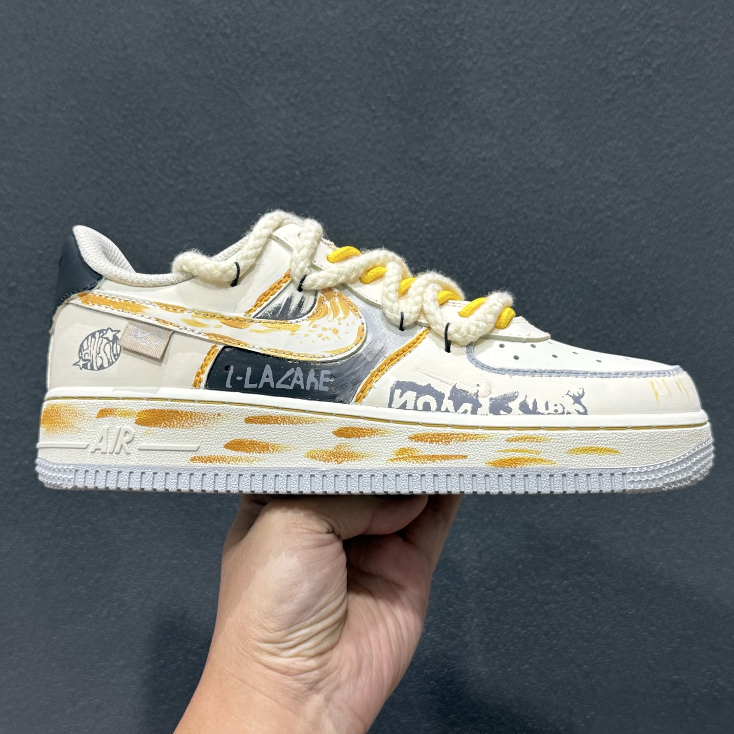 （39-45） 手绘涂鸦“涂鸦白皮书”Nike Air Force 1 “Graffiti White Paper”空军一号定制板鞋 DB3301-101