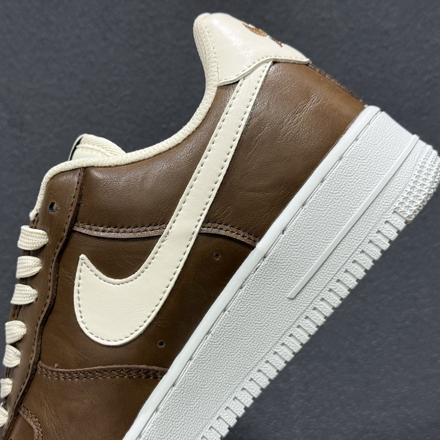 NIke Air Force 1 '07 Low “LV联名--焦糖拿铁” 空军一号低帮 NH0601-587 NIke Air Force 1 '07 Low “LV联名--焦糖拿铁” 空军一号低帮 NH0601-587