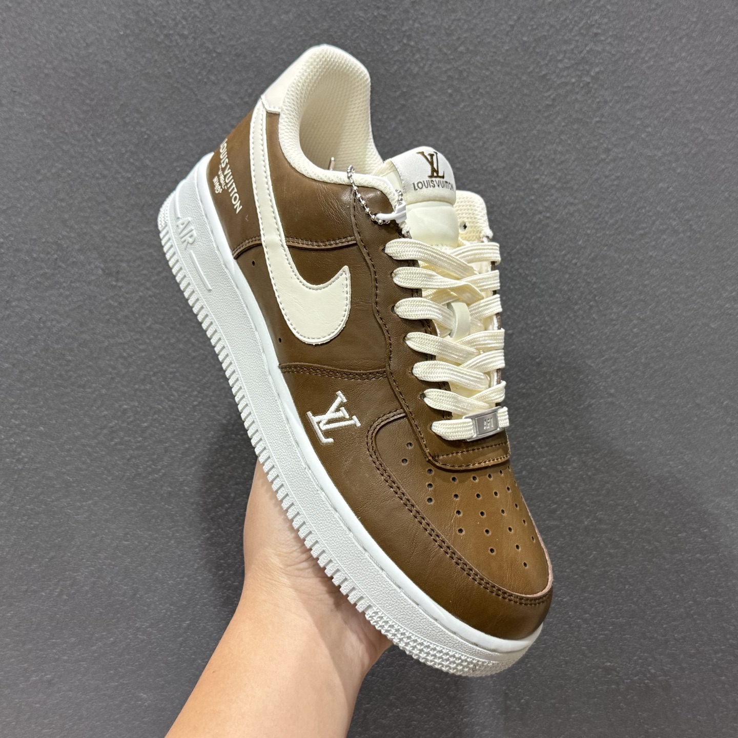 NIke Air Force 1 '07 Low “LV联名--焦糖拿铁” 空军一号低帮 NH0601-587 NIke Air Force 1 '07 Low “LV联名--焦糖拿铁” 空军一号低帮 NH0601-587