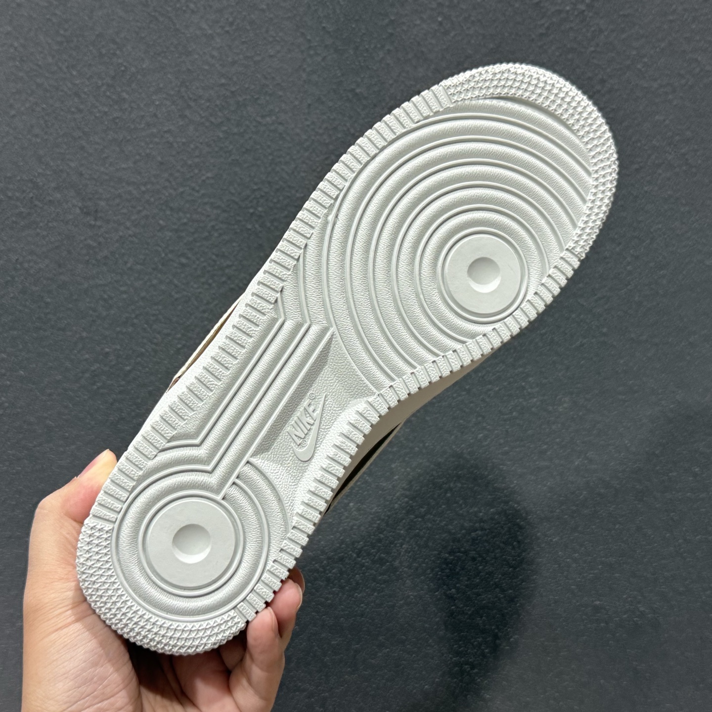 NIke Air Force 1 '07 Low “LV联名--焦糖拿铁” 空军一号低帮 NH0601-587 NIke Air Force 1 '07 Low “LV联名--焦糖拿铁” 空军一号低帮 NH0601-587