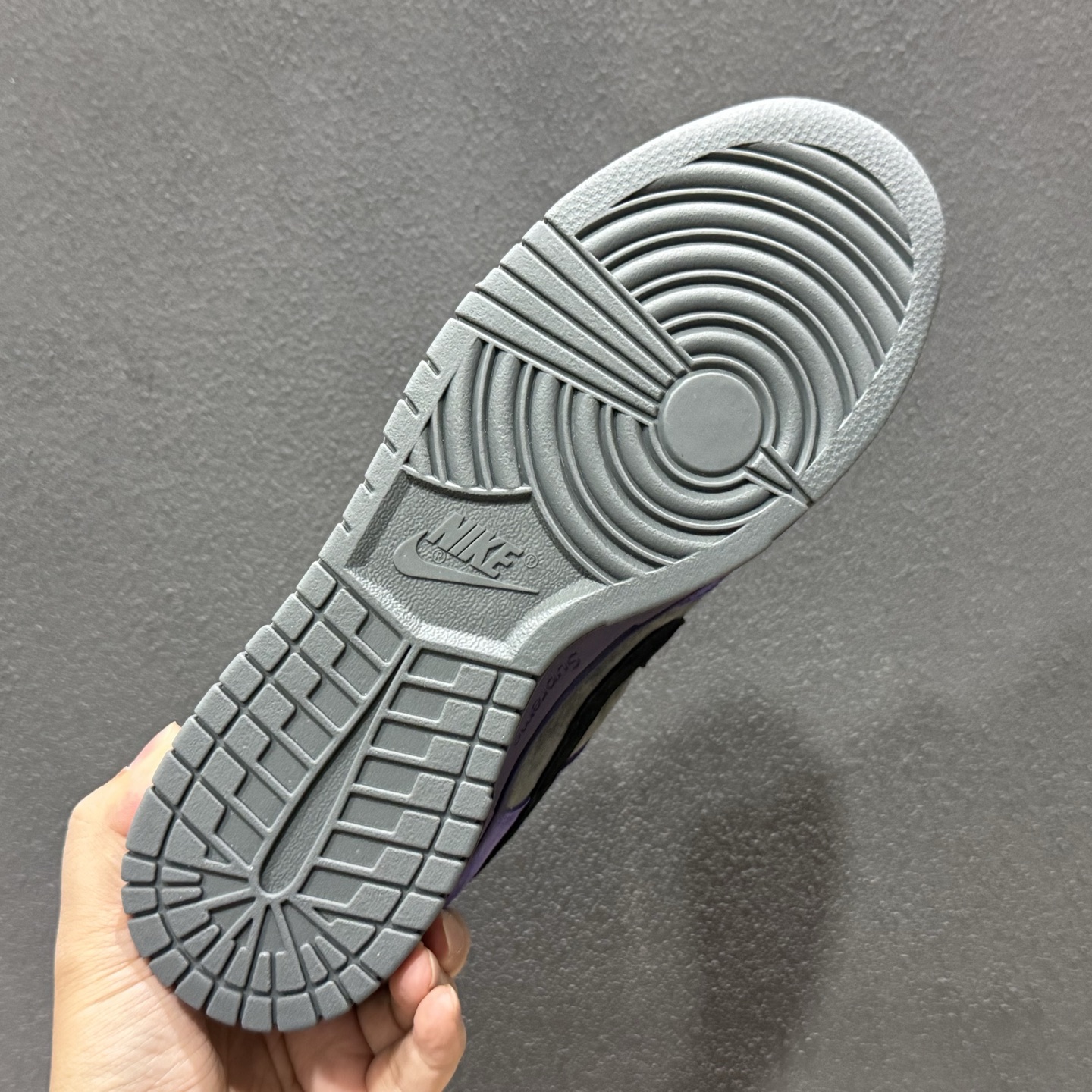 Supreme x Nike Dunk SB Low 紫色 HQ8487-500