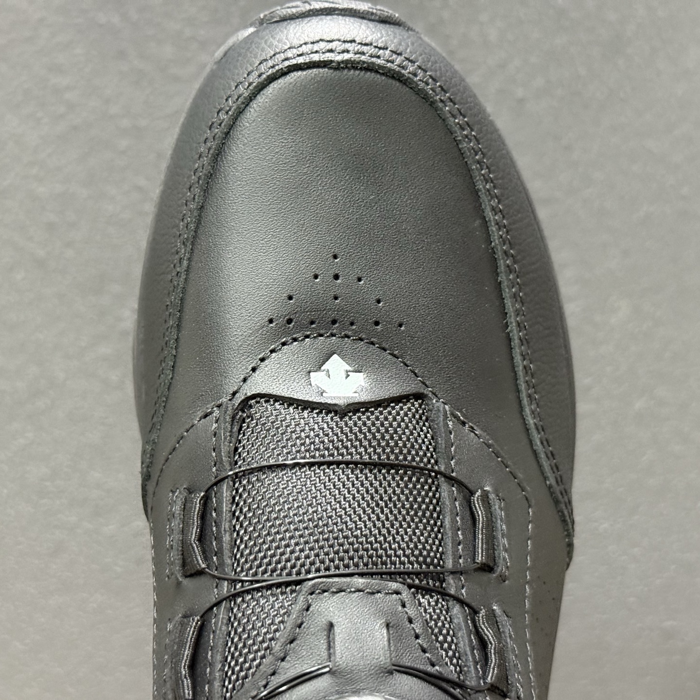 K L/DESCENTE迪桑特轻盈防水时尚休闲运动覆盖防水男子越野跑鞋 K L/DESCENTE迪桑特轻盈防水时尚休闲运动覆盖防水男子越野跑鞋