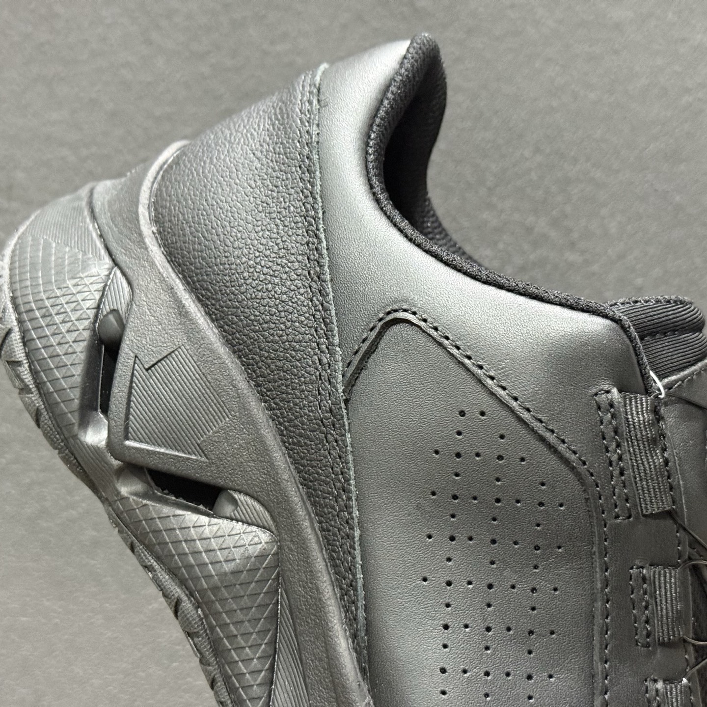 K L/DESCENTE迪桑特轻盈防水时尚休闲运动覆盖防水男子越野跑鞋 K L/DESCENTE迪桑特轻盈防水时尚休闲运动覆盖防水男子越野跑鞋