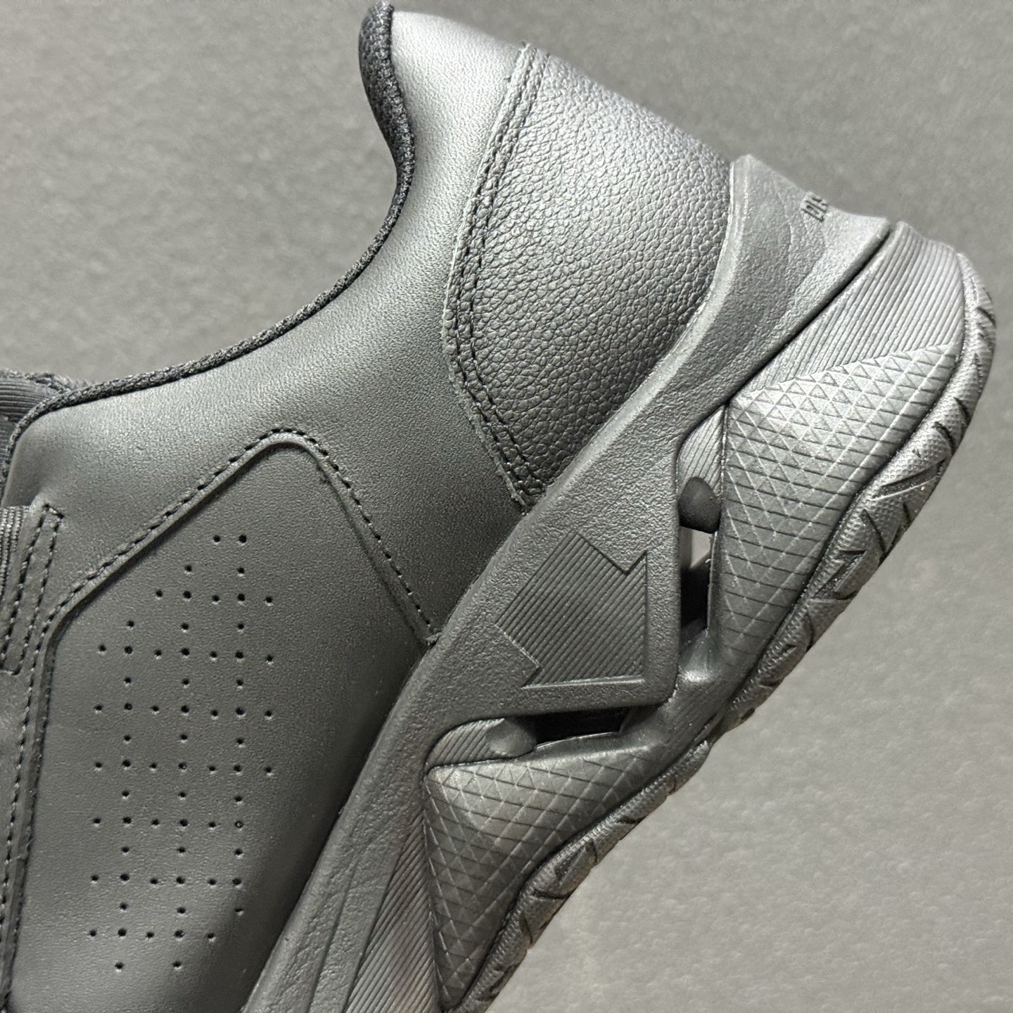 K L/DESCENTE迪桑特轻盈防水时尚休闲运动覆盖防水男子越野跑鞋 K L/DESCENTE迪桑特轻盈防水时尚休闲运动覆盖防水男子越野跑鞋