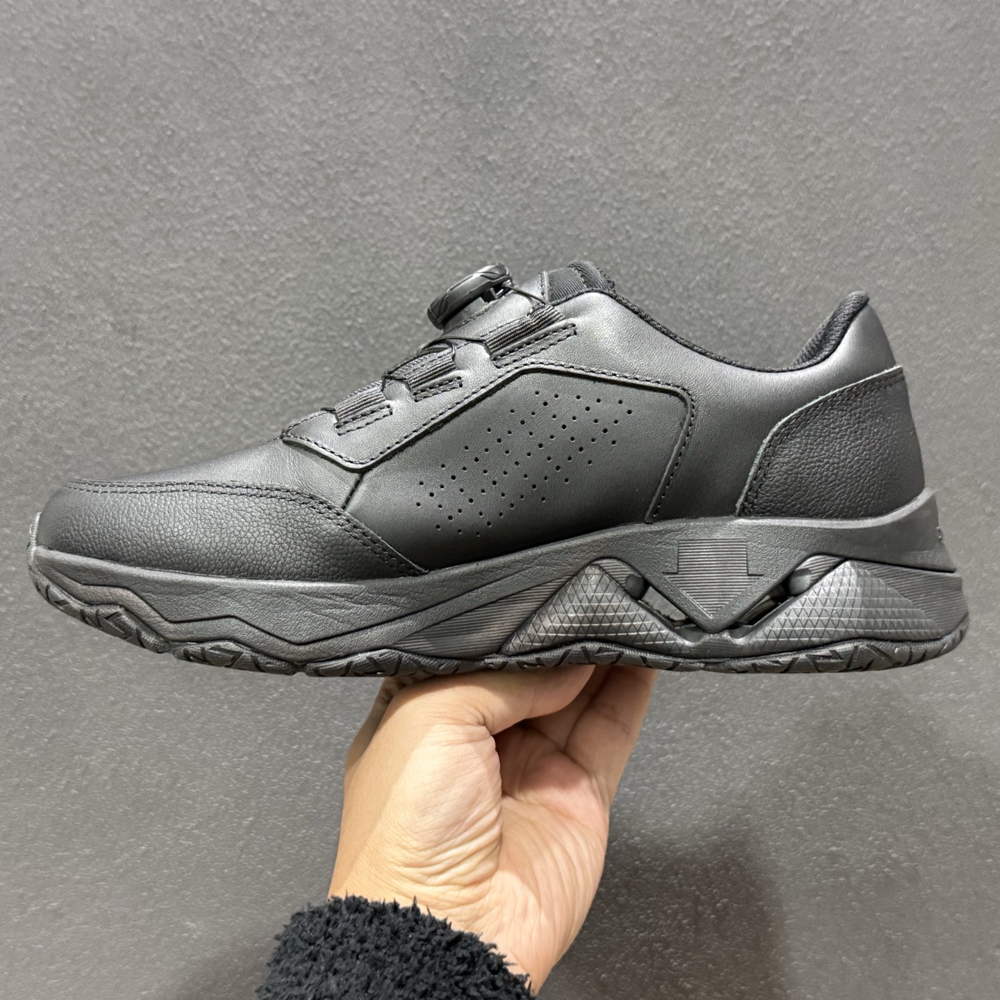 K L/DESCENTE迪桑特轻盈防水时尚休闲运动覆盖防水男子越野跑鞋 K L/DESCENTE迪桑特轻盈防水时尚休闲运动覆盖防水男子越野跑鞋