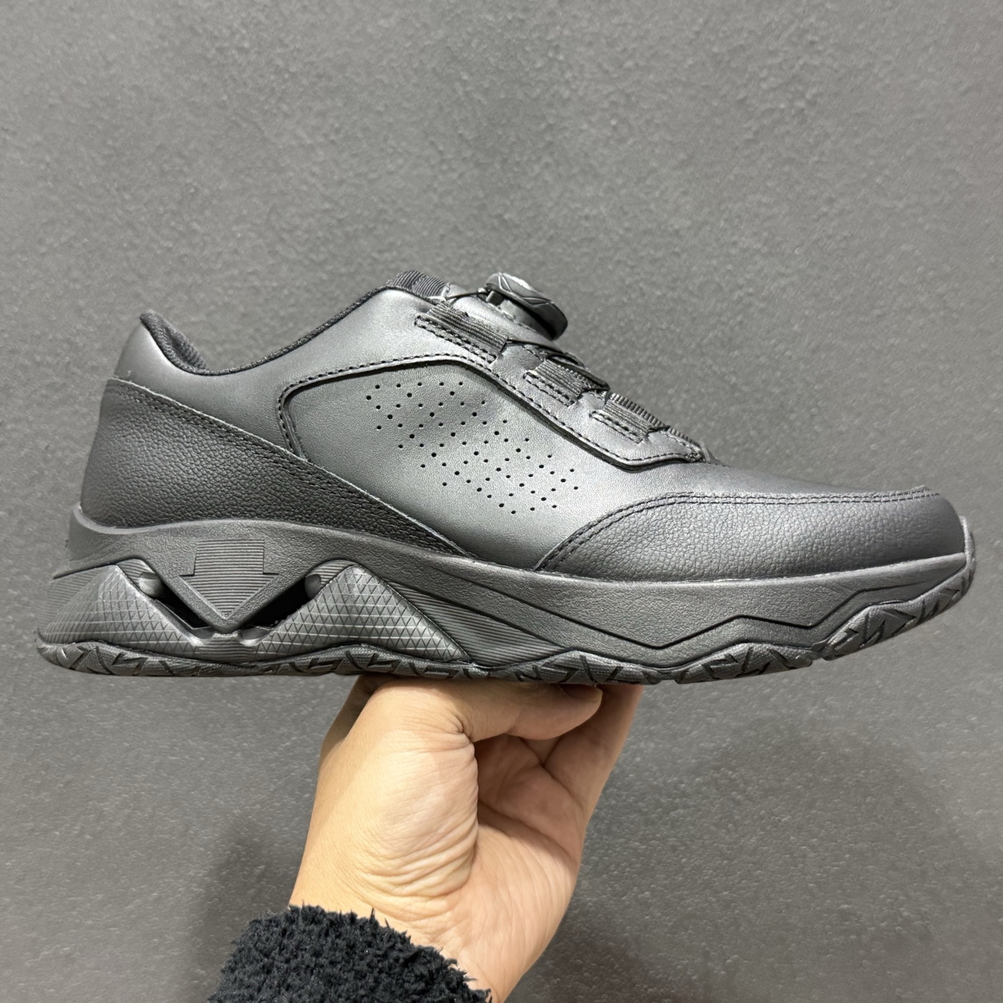 K L/DESCENTE迪桑特轻盈防水时尚休闲运动覆盖防水男子越野跑鞋 K L/DESCENTE迪桑特轻盈防水时尚休闲运动覆盖防水男子越野跑鞋