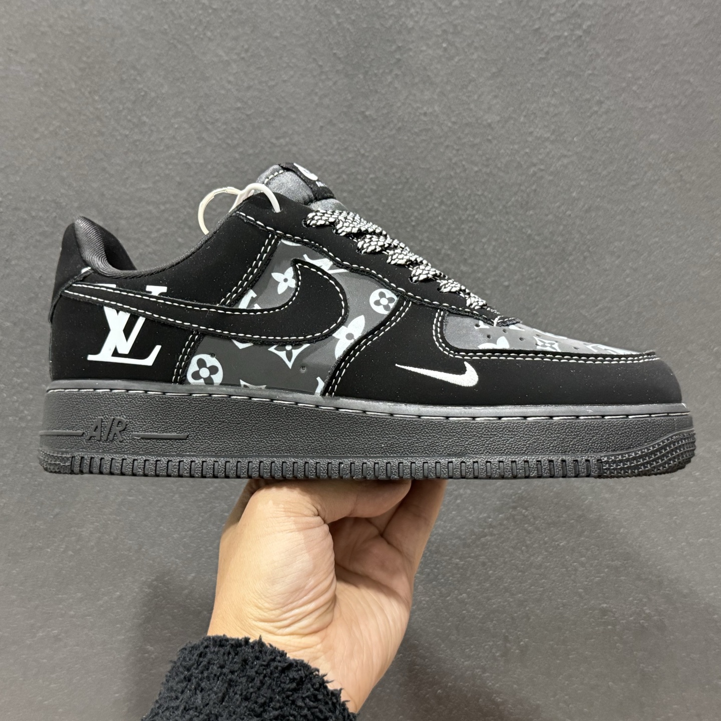 NIke Air Force 1 ’07 Low “LV联名——灰黑印花”空军一号 低帮 运动鞋 XL1979-126 NIke Air Force 1 ’07 Low “LV联名——灰黑印花”空军一号 低帮 运动鞋 XL1979-126