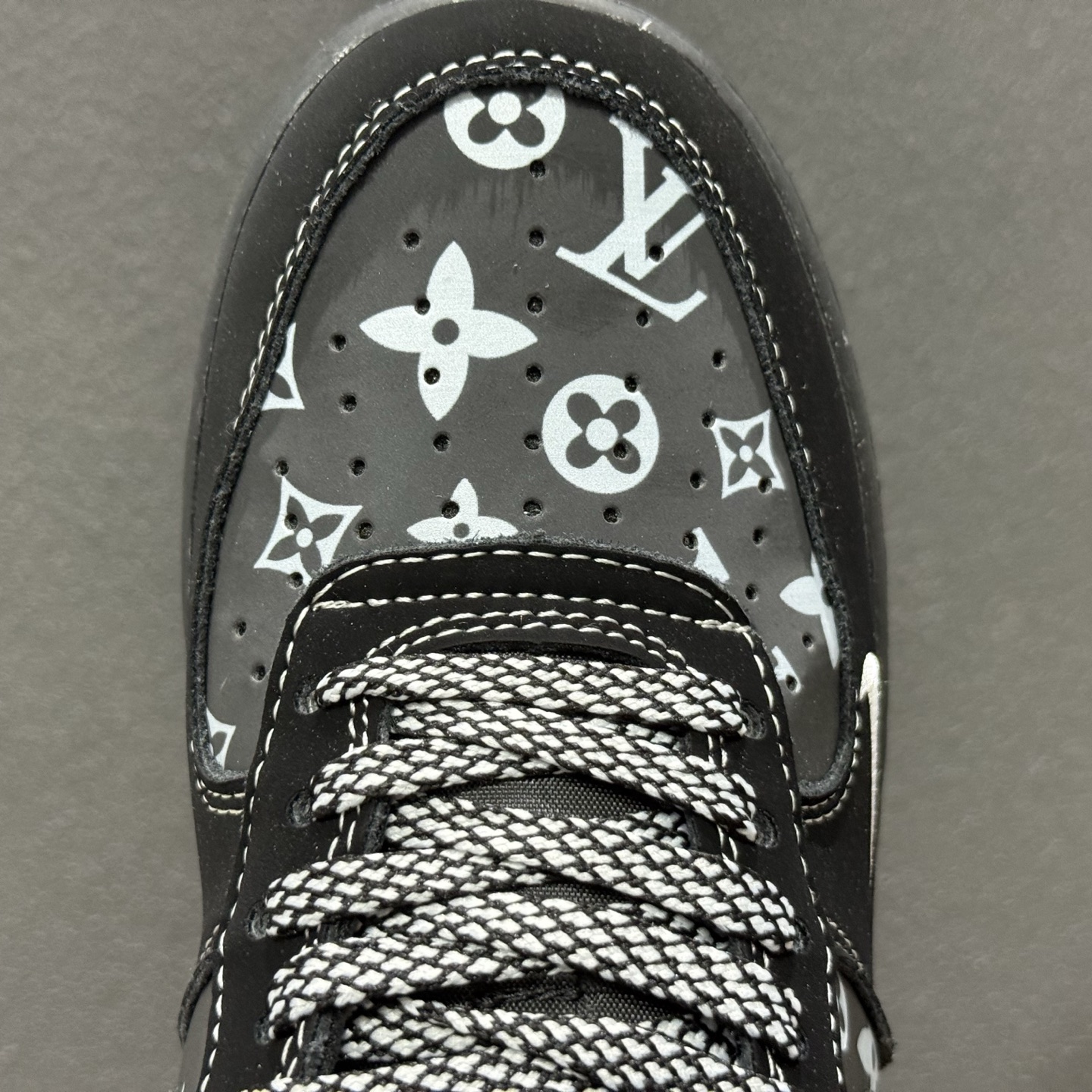 NIke Air Force 1 '07 Low “LV联名——灰黑印花”空军一号 低帮 运动鞋 XL1979-126 NIke Air Force 1 '07 Low “LV联名——灰黑印花”空军一号 低帮 运动鞋 XL1979-126
