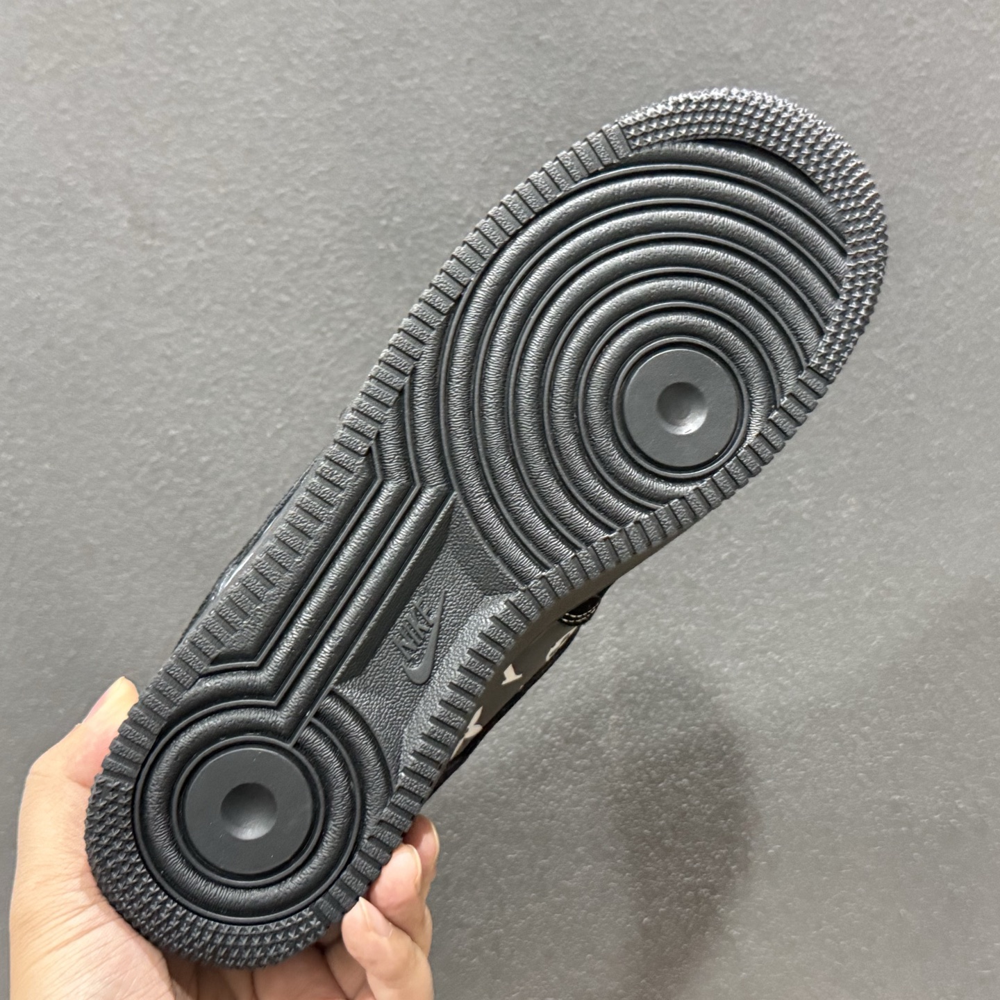 NIke Air Force 1 '07 Low “LV联名——灰黑印花”空军一号 低帮 运动鞋 XL1979-126 NIke Air Force 1 '07 Low “LV联名——灰黑印花”空军一号 低帮 运动鞋 XL1979-126