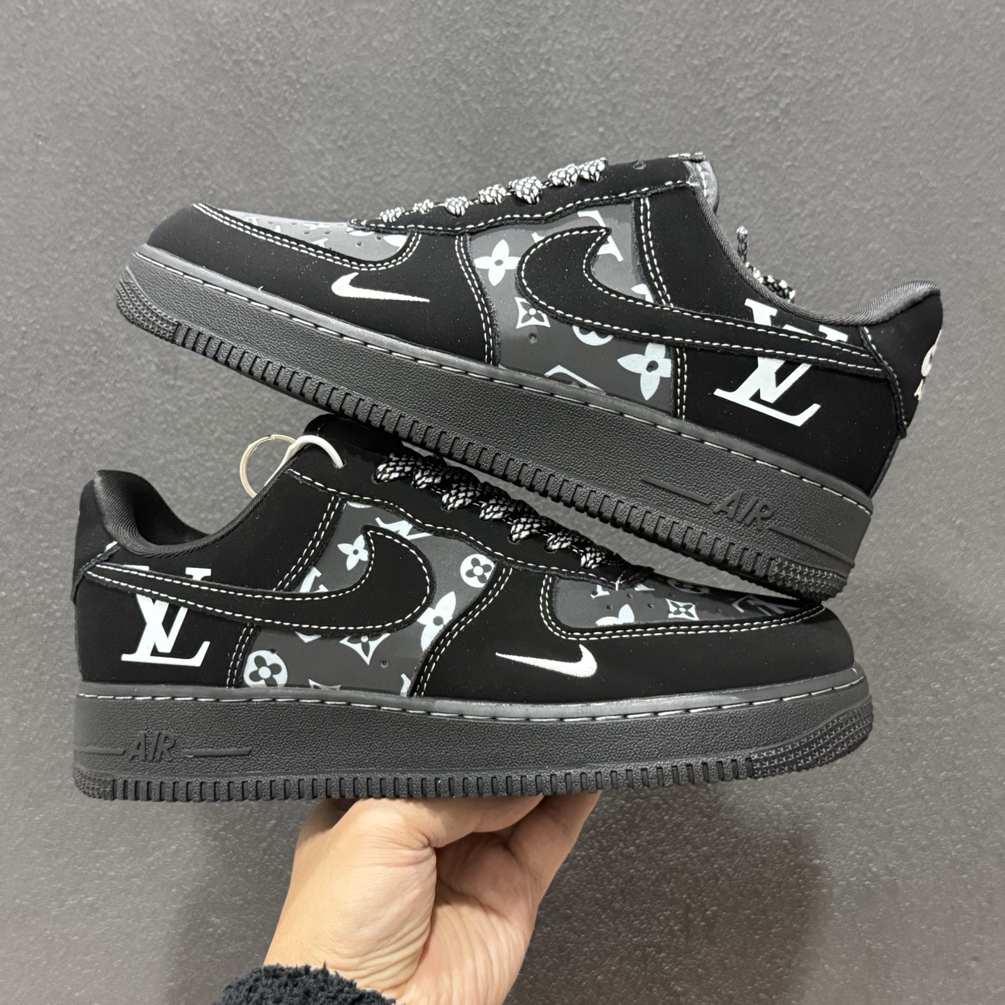 NIke Air Force 1 '07 Low “LV联名——灰黑印花”空军一号 低帮 运动鞋 XL1979-126 NIke Air Force 1 '07 Low “LV联名——灰黑印花”空军一号 低帮 运动鞋 XL1979-126