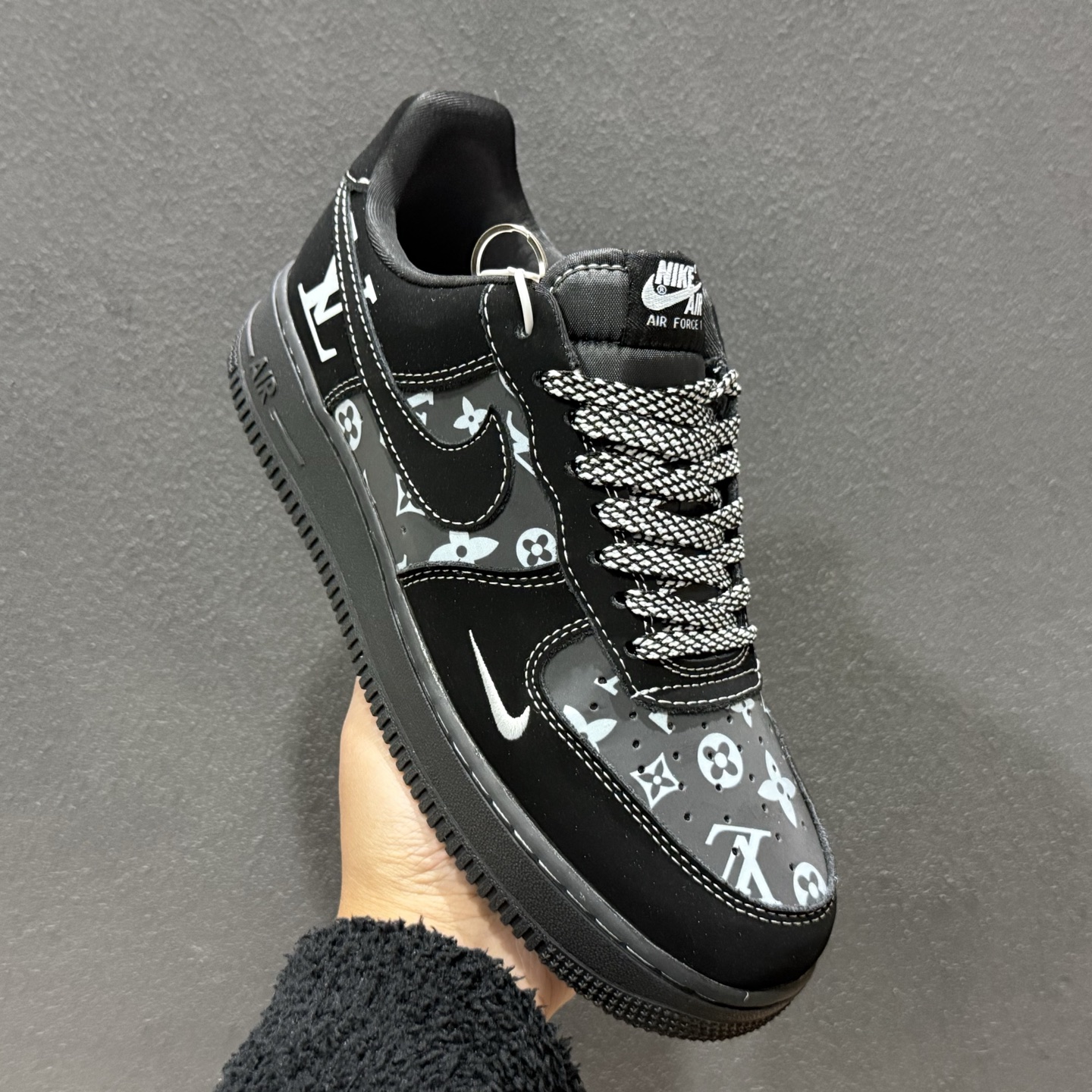 NIke Air Force 1 '07 Low “LV联名——灰黑印花”空军一号 低帮 运动鞋 XL1979-126 NIke Air Force 1 '07 Low “LV联名——灰黑印花”空军一号 低帮 运动鞋 XL1979-126