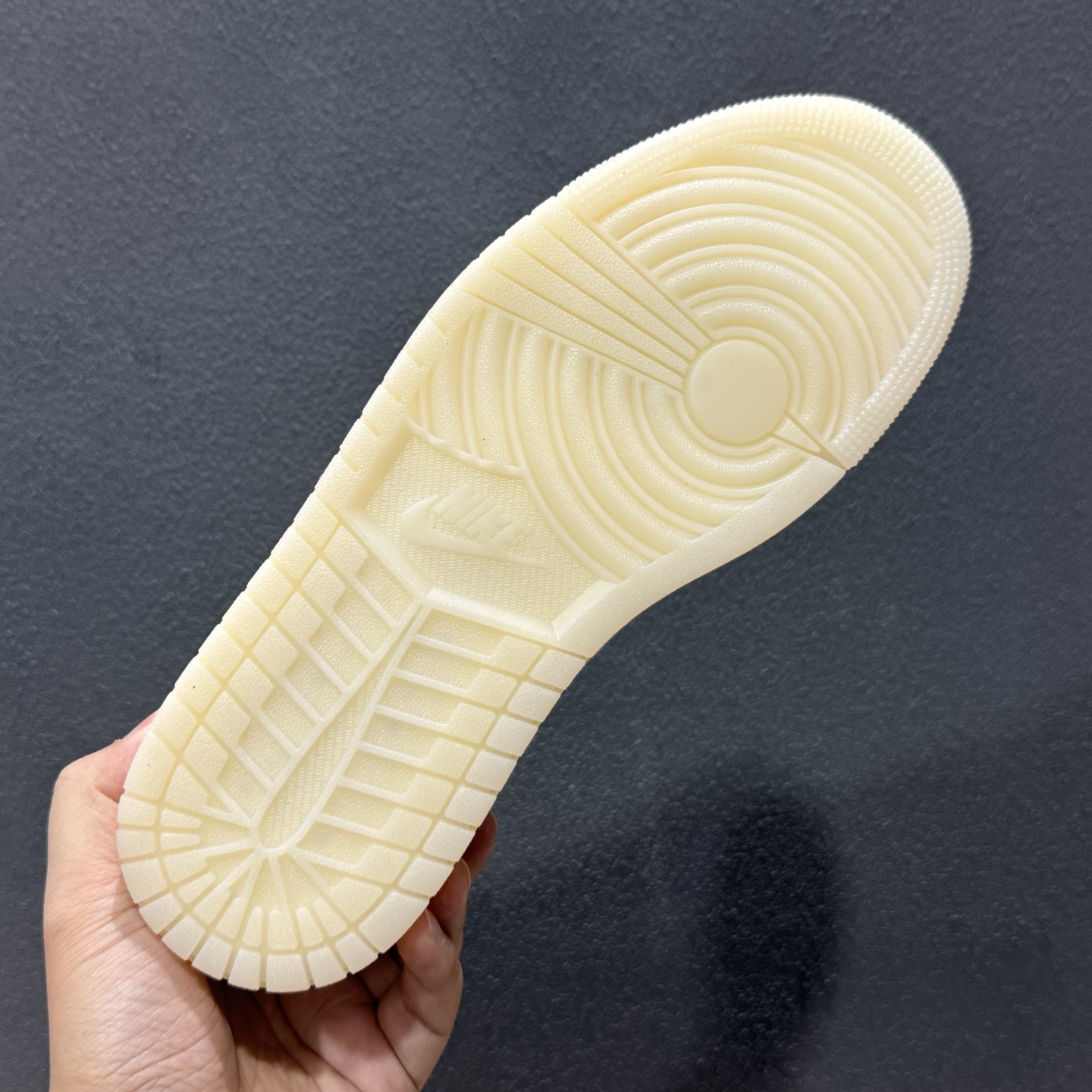 原装裸鞋级 市面最高工艺产物 Air Jordan 1 Low花卉刺绣 IF4391-100 原装裸鞋级 市面最高工艺产物 Air Jordan 1 Low花卉刺绣 IF4391-100