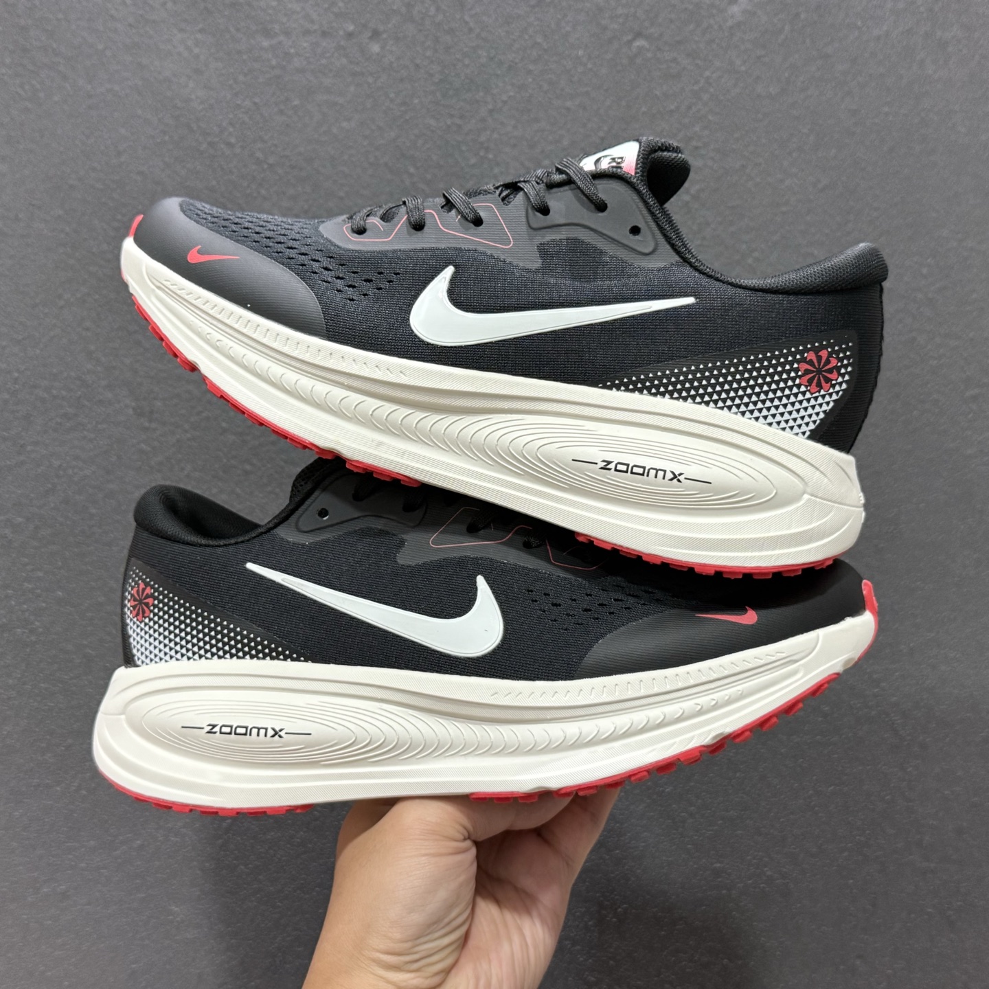 Nike VOMERO 18X 轻盈跑鞋 低帮 休闲跑步鞋 HM2519-101