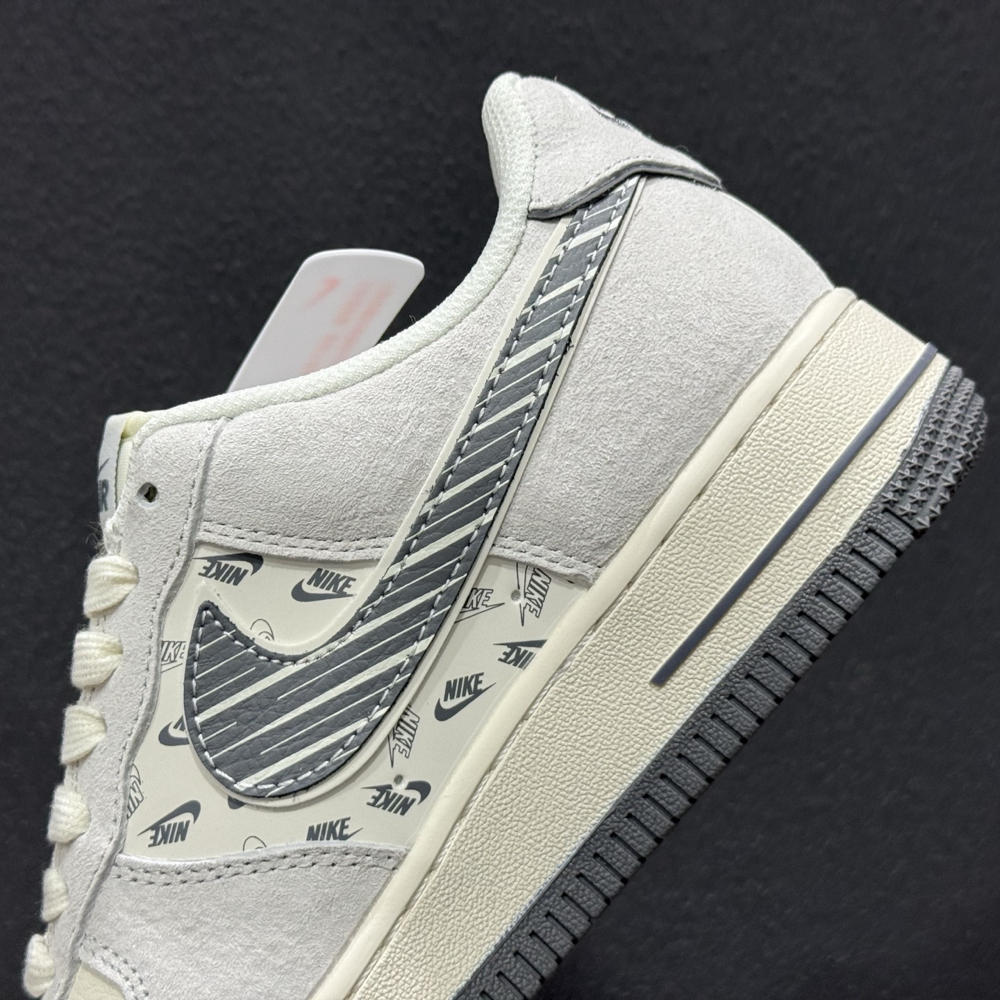 NIke Air Force 1 '07 Low “NIKE-米灰猪八革”空军一号 低帮 运动鞋 JP8028-071 NIke Air Force 1 '07 Low “NIKE-米灰猪八革”空军一号 低帮 运动鞋 JP8028-071